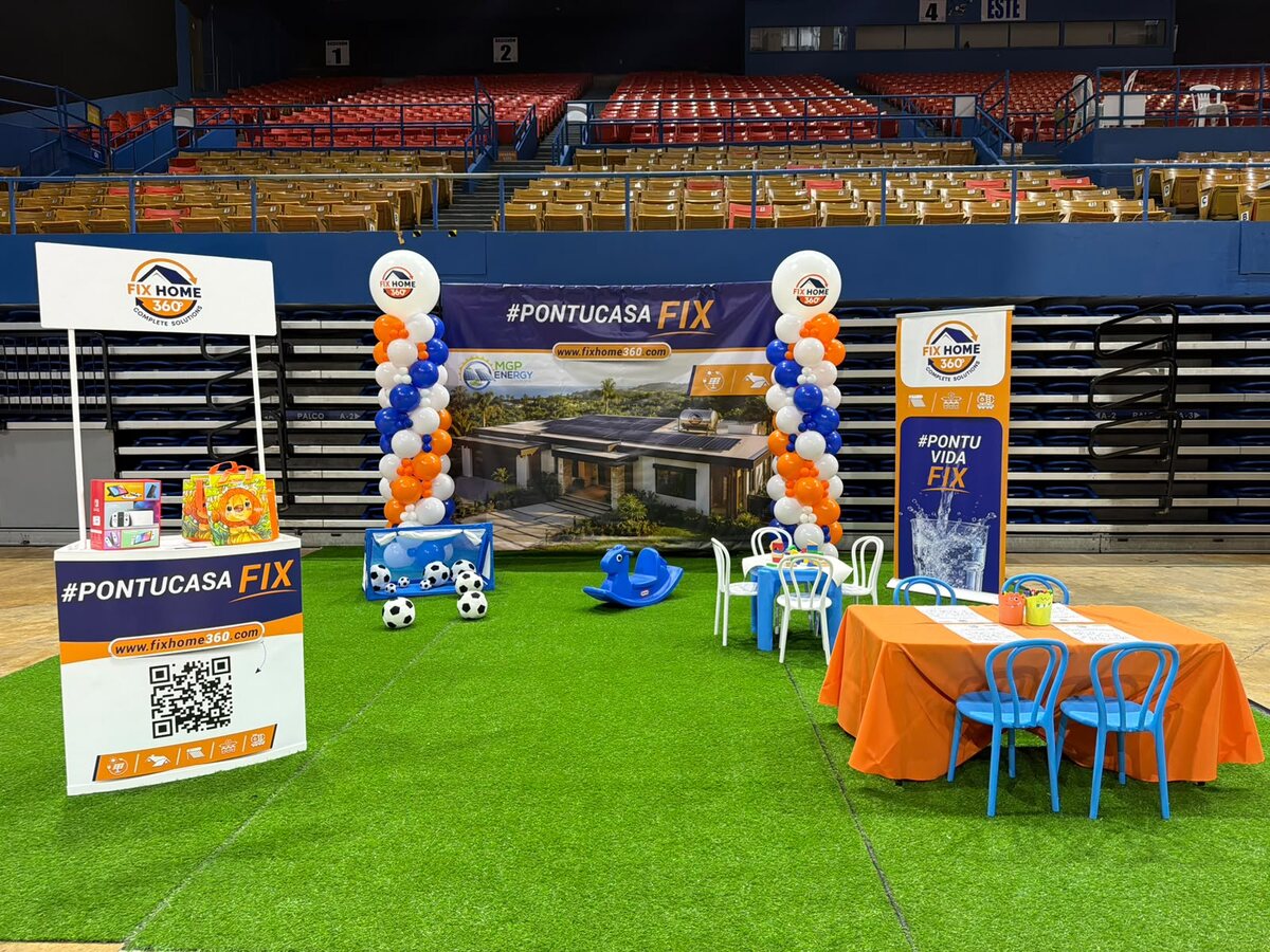 Kiosco de Fix Home 360 montado en la Feria de Niños 2026, Coliseo Rubén Rodríguez
